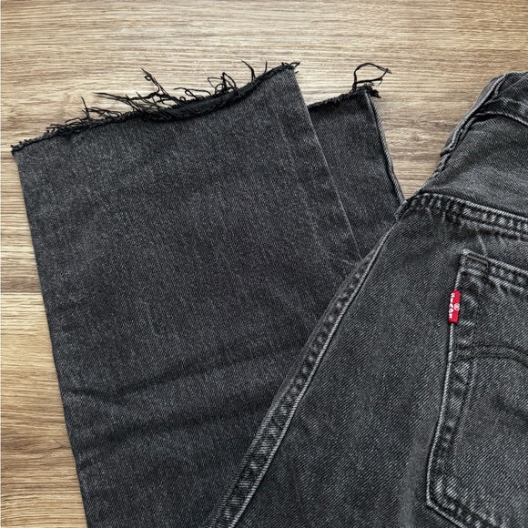 Levi's Black Straight Jeans with Signature Denim Texture - Picture 4 of 5